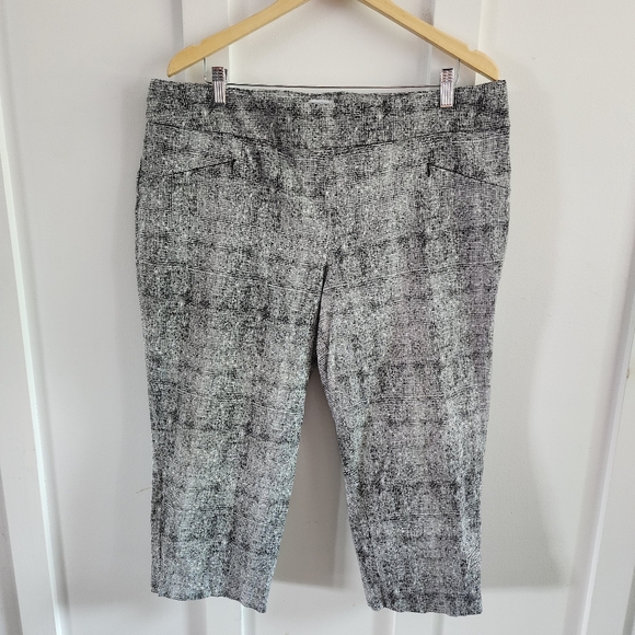 Carolina Belle stretchy black/white pull up cropped pants/capris,size 20W - Picture 1 of 7